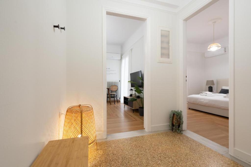 Vibrant Urban Getaway: Modern 1-Bedroom Near Bars, Parks, And Metro 아테네 외부 사진