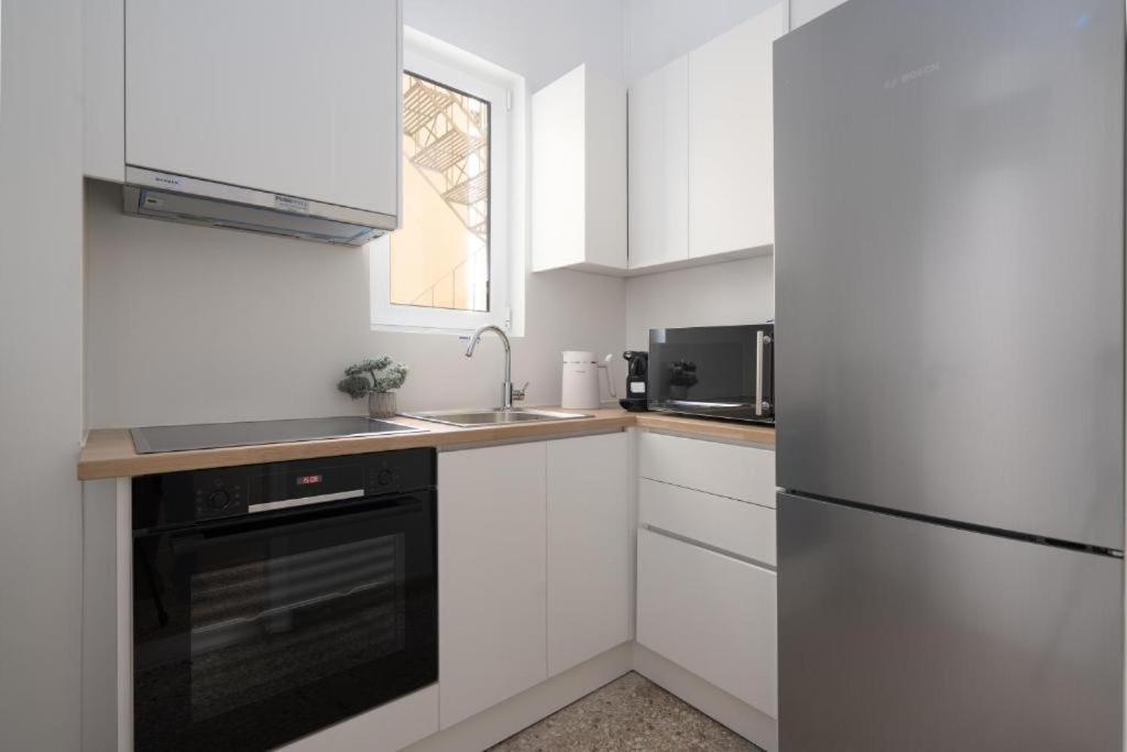 Vibrant Urban Getaway: Modern 1-Bedroom Near Bars, Parks, And Metro 아테네 외부 사진