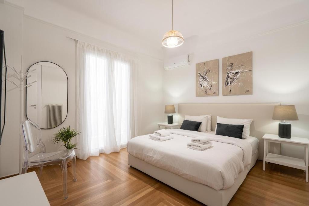 Vibrant Urban Getaway: Modern 1-Bedroom Near Bars, Parks, And Metro 아테네 외부 사진