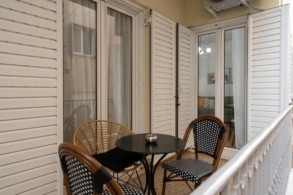 Vibrant Urban Getaway: Modern 1-Bedroom Near Bars, Parks, And Metro 아테네 외부 사진