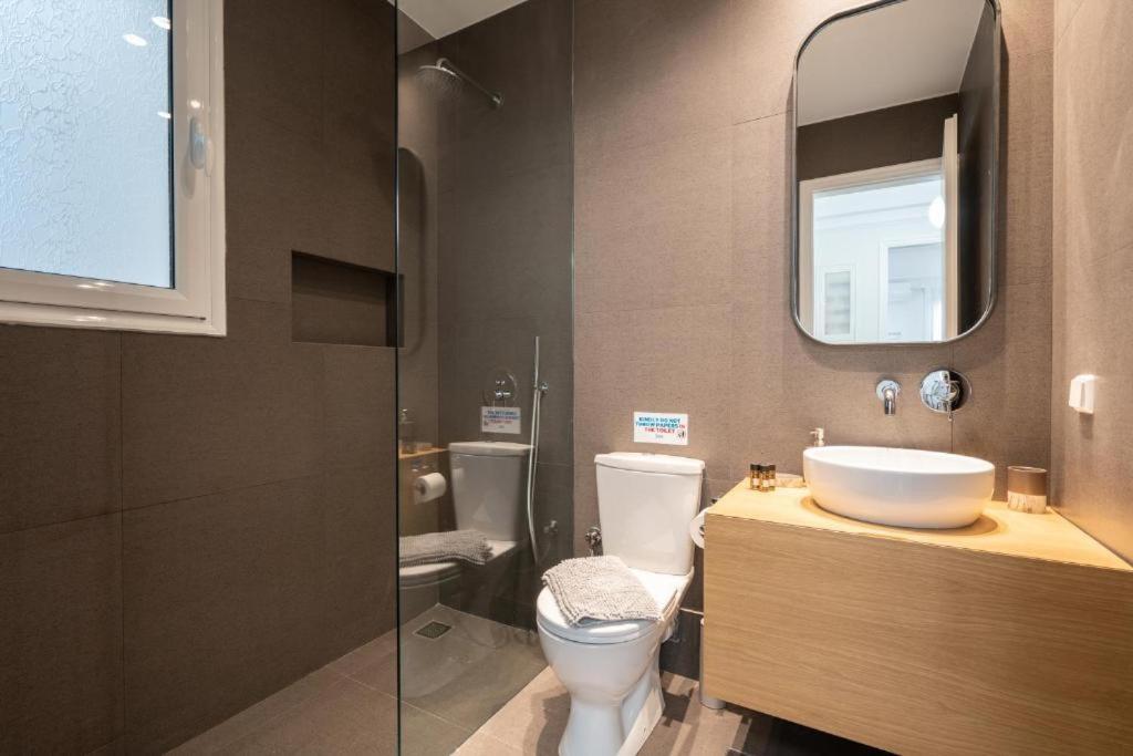 Vibrant Urban Getaway: Modern 1-Bedroom Near Bars, Parks, And Metro 아테네 외부 사진