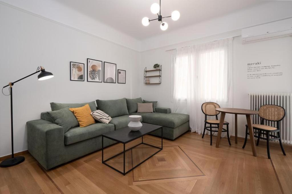 Vibrant Urban Getaway: Modern 1-Bedroom Near Bars, Parks, And Metro 아테네 외부 사진